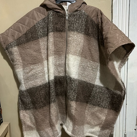no brand Jackets & Blazers - Furry pocho